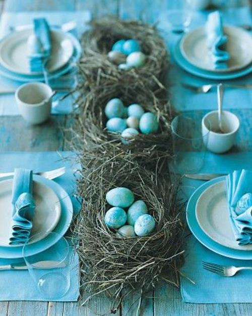 siniset maalatut munat Tuoreet pöytäkoristeet pääsiäiseksi