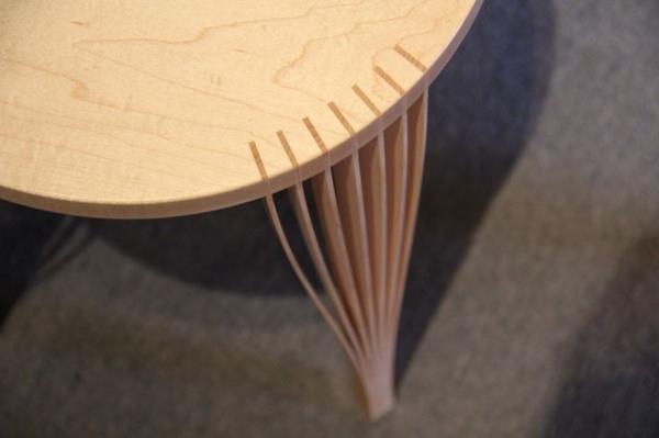 Materiaalisuunnittelijan huonekalupöydän jalan viilun tulevaisuus