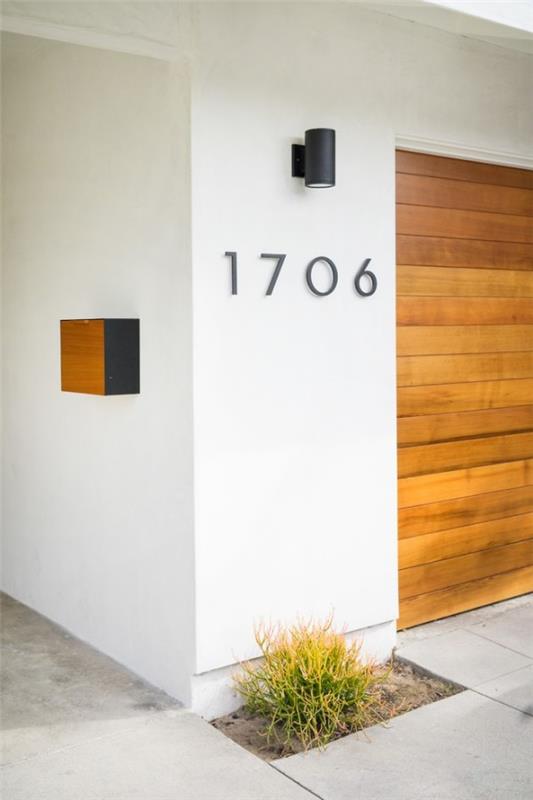 Autotalli katseenvangitseva matala, kuivuutta sietävä kasvi puutarhan portin puolella tekee katseenvangitsijaksi Autotalli katseenvangitseva matala, kuivuutta sietävä kasvi puutarhan portin puolella tekee katseenvangitsijaksi