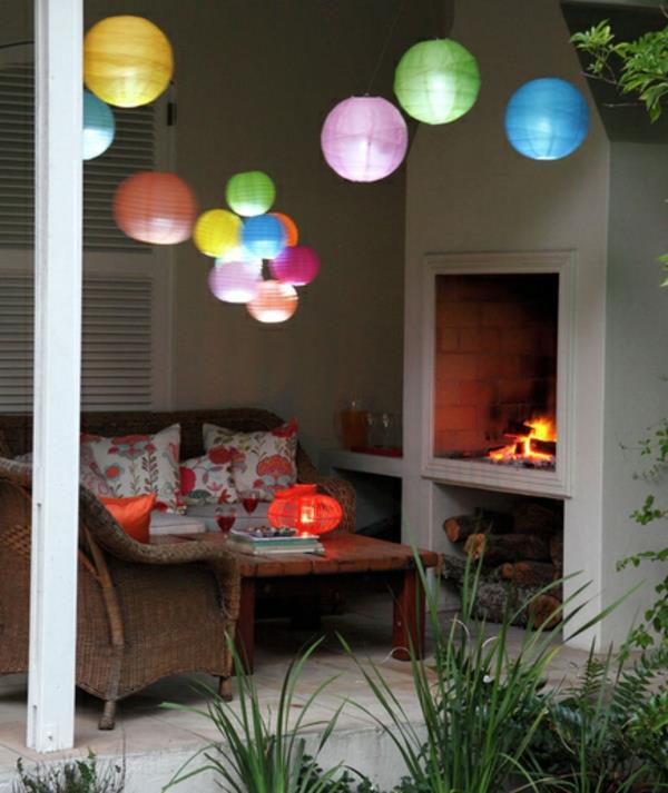 Tee oma puutarhan koristepallo värikäs valaistus