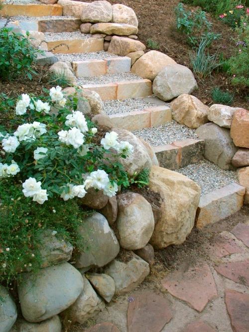 vankka, vakaa portaikkoinen puutarha, jossa on kiviportaita