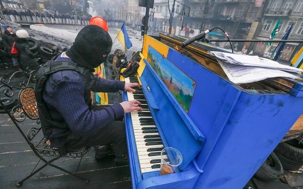 Käytetyt pystysuorat pianot sininen