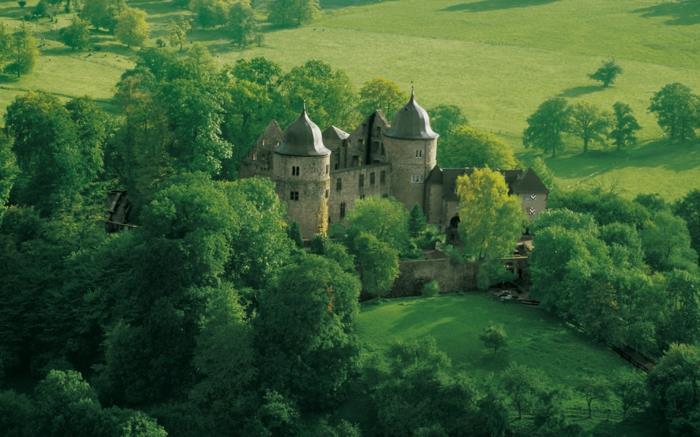Veljekset Grimm thornroesschen Castle Sababurg