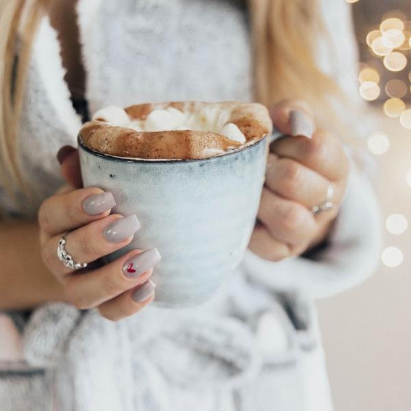 Geelikynnet jouluksi - kauniita ideoita ja tämänhetkisiä väritrendejä boho chic kynnet huomaamattomasti pastelli
