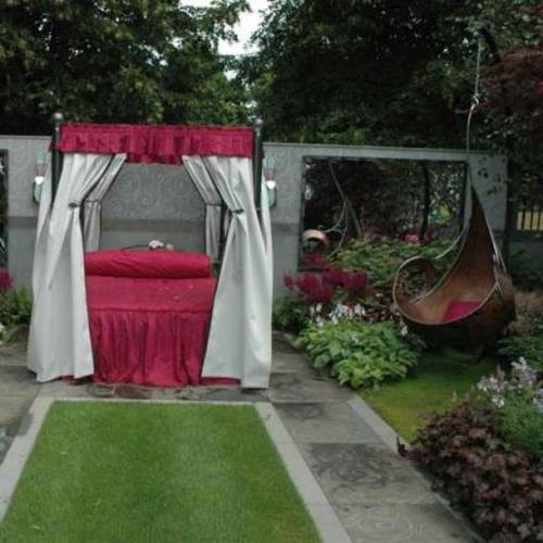 Kodikas terassi suunnittelu ruoho puutarha polku katos sänky