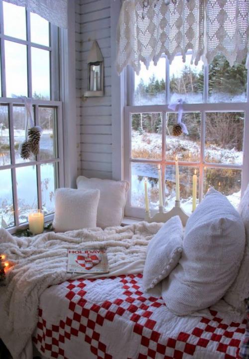 Luo viihtyisä makuuhuone talvella Yhdistä päivänvalo kynttilänvaloon