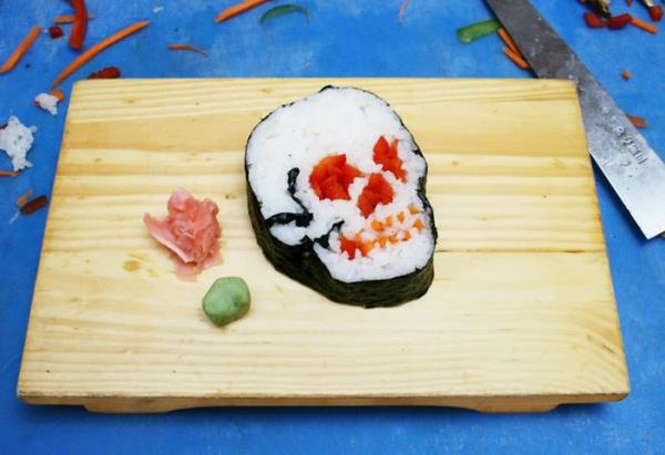 Halkeileva sushi -sushi tekee itsestäsi kalloja