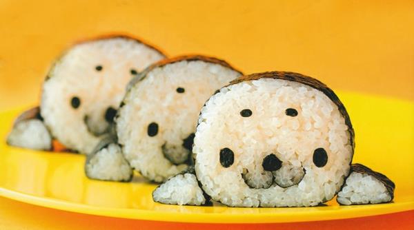Halkeileva sushi tekee itsestäsi erilaisia ​​sinettejä