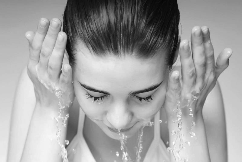 Kasvojenhoitovinkit kastelevat kasvojen ihon