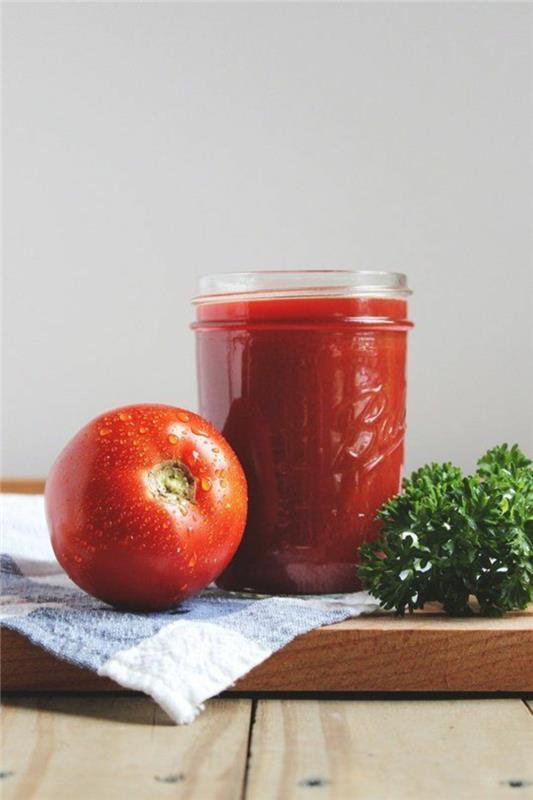 Elävä terve tomaattimehu terveellinen ruokavalio tuoreet mehut