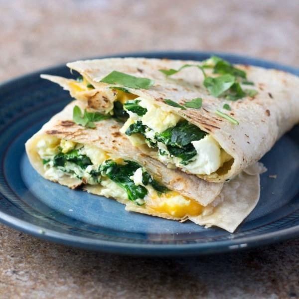 Terveellisiä aamiaisideoita lapsille Burrito munakokkelilla