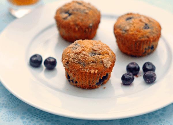 Terveellisiä aamiaisideoita lapsille Muffinit mustikoilla