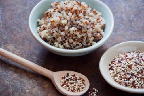 Terveellistä ruokaa kasvissyöjille Quinoa -siemenet terveellisiä ja maukkaita