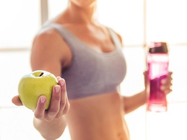 Terveellinen urheiluravitsemus Juo riittävästi vettä Syö omena joka päivä
