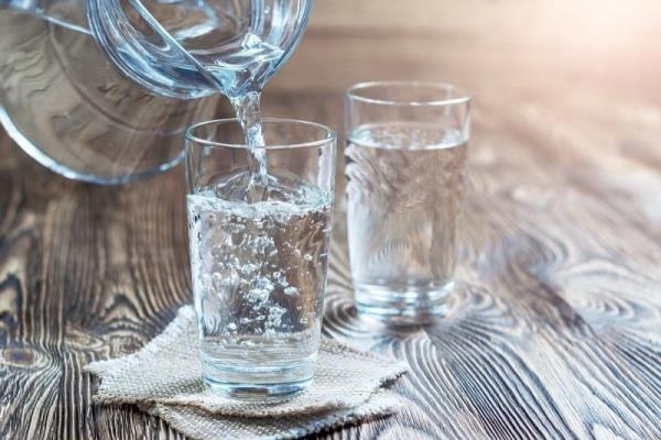 Koronaa vastaan ​​juotavat juovat paljon vettä 8 lasillista päivässä