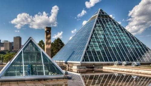 Lasipyramidi Edmonton Albertassa Kanadassa