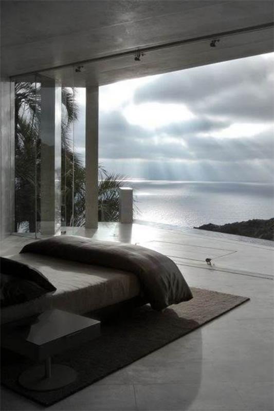 Lasiseinät makuuhuoneessa moderni sisustus upea merinäköala erittäin romanttinen