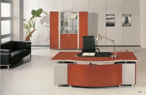 Halvat työpöydät toimistojen ruskeille kaapin tekstuureille
