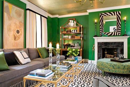 Kultaiset upeat kattoharmaat sohvan vihreät seinät