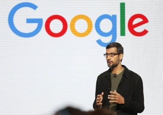 Googlen perustajat eroavat ja nimittävät Sundar Pichain aakkosjärjestyksen toimitusjohtajaksi. Sundar pichai ottaa Googlen ja aakkoset haltuunsa