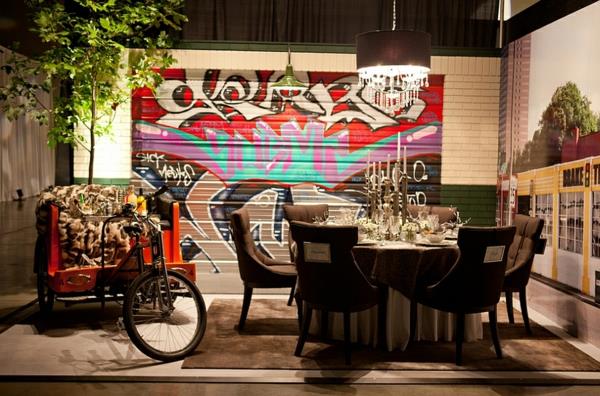 Graffiti -seinä kaupunkityylinen koti ruokapöytä puu