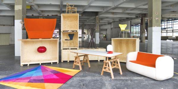 Suurten suunnittelijafestivaalien yksityiskohdat oranssit vaaleanpunaiset yksityiskohdat kirkkaat huonekalut