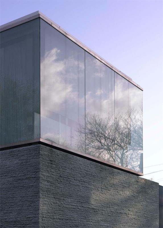 Graniittilaatat rakentavat moderneja taloja, joissa on upeat peiliefektit