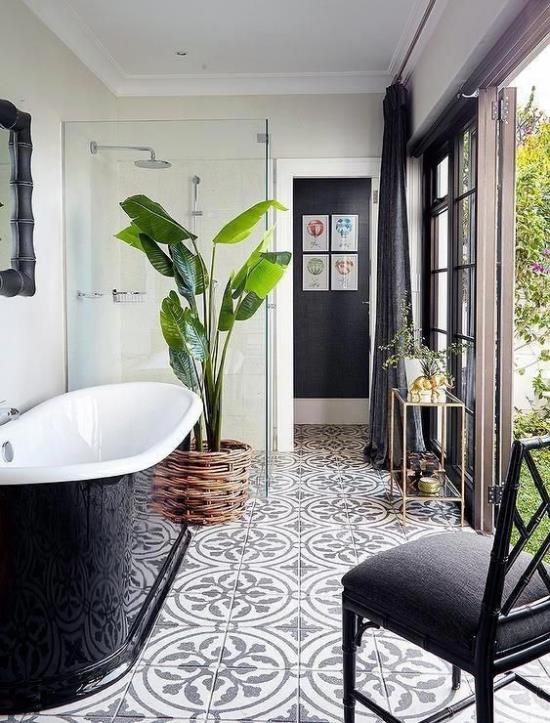 Vihreä kylpyhuoneessa tyylikäs kylpyhuone lattiasta kattoon liukuovi puutarhan sisäpihalle ruukku tuoli kylpyamme