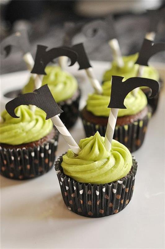 Leivonta kauhu muffinsseja halloween leivonnaisia ​​vihreitä cupcakes