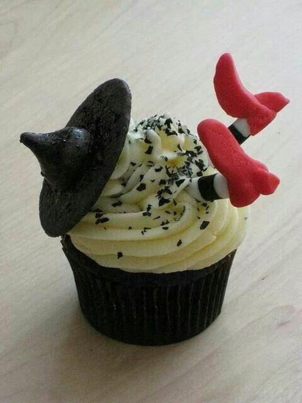 Kauhu Muffinsit Halloween Leivonnaiset Halloween Leivonta Halloween Noidanhattu Noidan Jalat