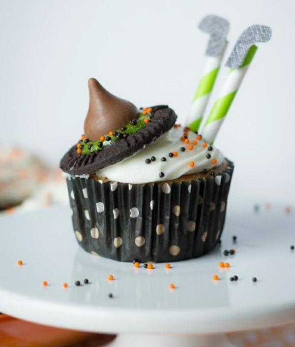 Kauhu -muffinsit halloween -leivonnaiset noidat leipovat kuppikakkuja