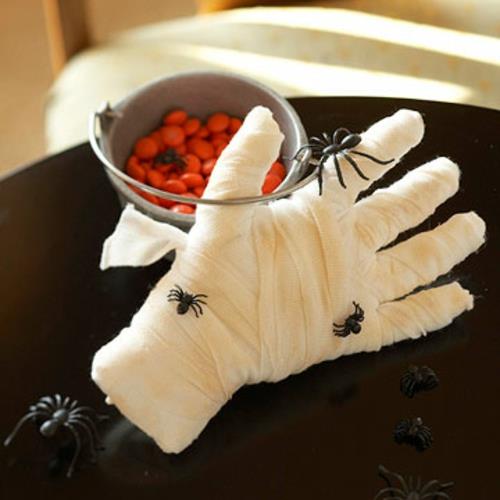 Pelottavia koristeideoita Halloween -kahvin hämähäkin käteen
