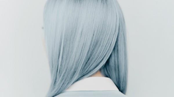 Väritä hiukset harmaiksi - sininen ja harmaa