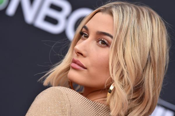 Hailey Baldwin kauniissa muotokuvassa