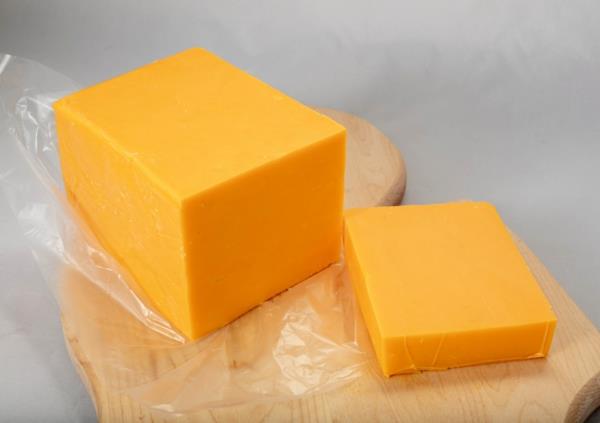 Puolikova juusto Cheddar-juusto