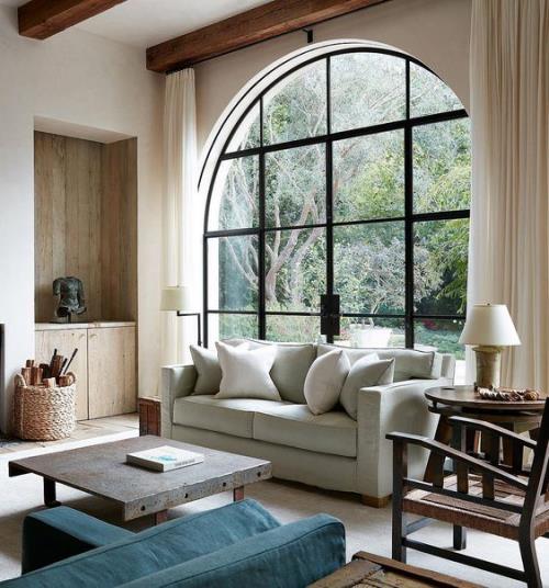 Puolipyöreät ikkunat kaareva huone käytävät kaunis olohuone retro charmia