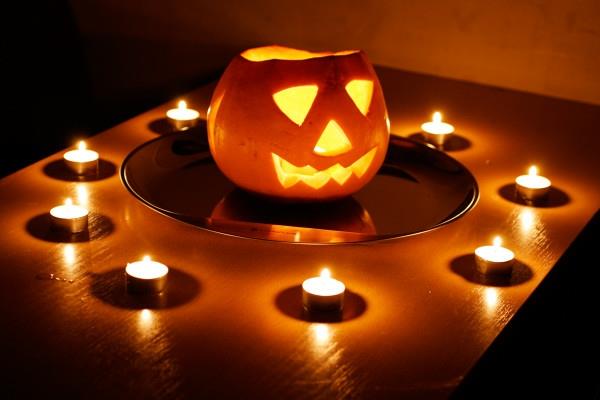 Halloween -koristelu tee itsestäsi kynttilöitä hauskaa