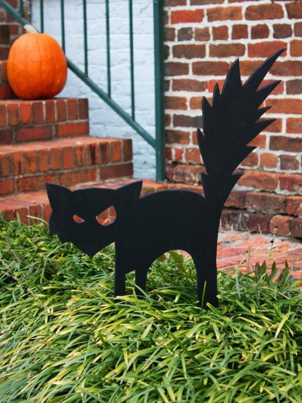 Halloween -tiilikoriste musta kissa