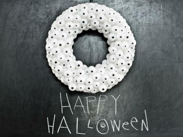 Hyvää Halloween -koristelua valkoinen roikkuva seinän oven seppele