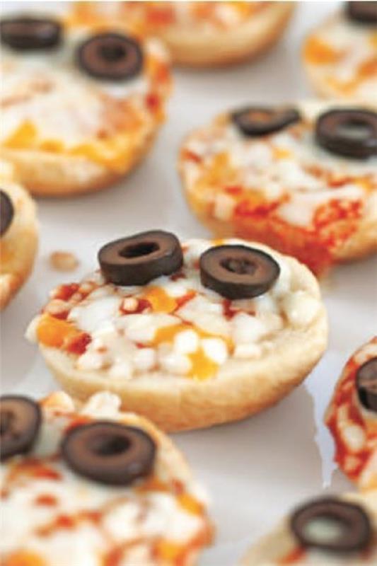 Halloween -ruoka lasten sormiruoka kylmät pizzarullat
