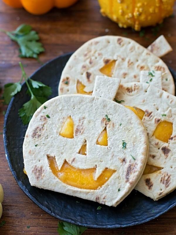 Halloween -ruoka lapsille välipaloja Halloween -sormiruoan kurpitsakekseille