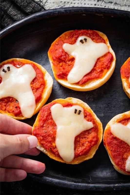 Halloween -ruokalapset välipaloja Halloween -sormiruoka -pizza -aaveille