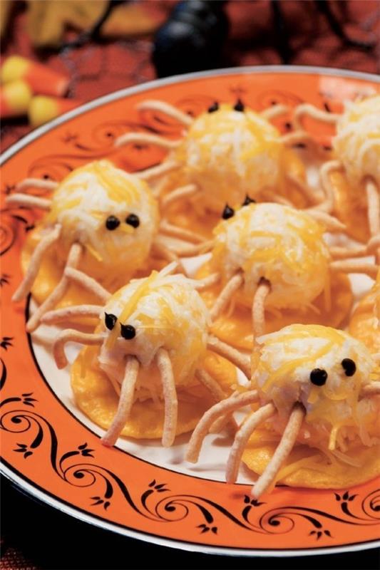 Halloween -ruokalapset välipaloja Halloween -sormiruoan syötäville hämähäkeille