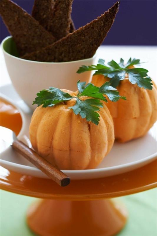 Halloween ruoka lapsille terveellisiä välipaloja sormiruoka kylmä juusto kurpitsa