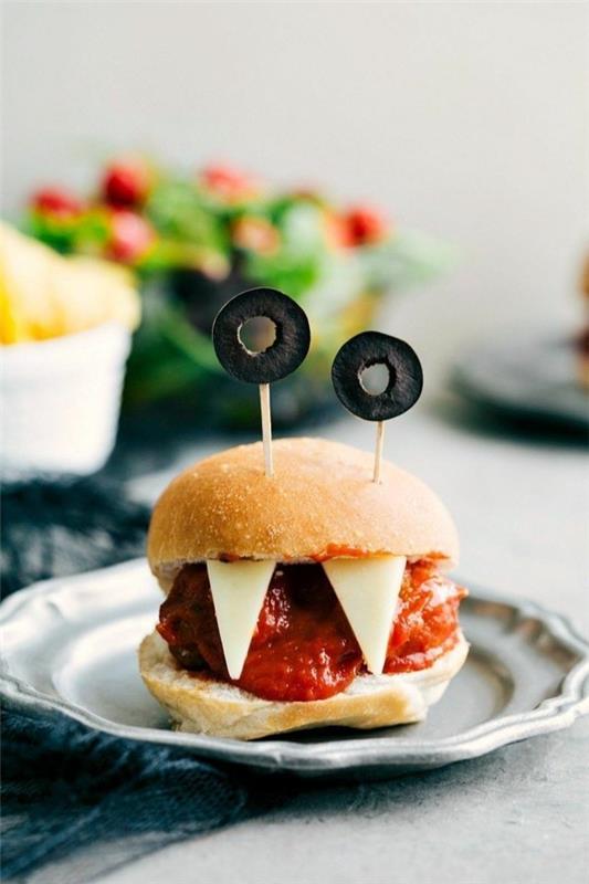 Halloween -ruoka lapsille nopea sormiruoka kylmä hampurilainen hirviö
