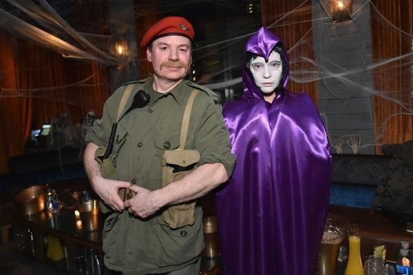 Mike Myers ja Kelly Tisdale Halloween -asu