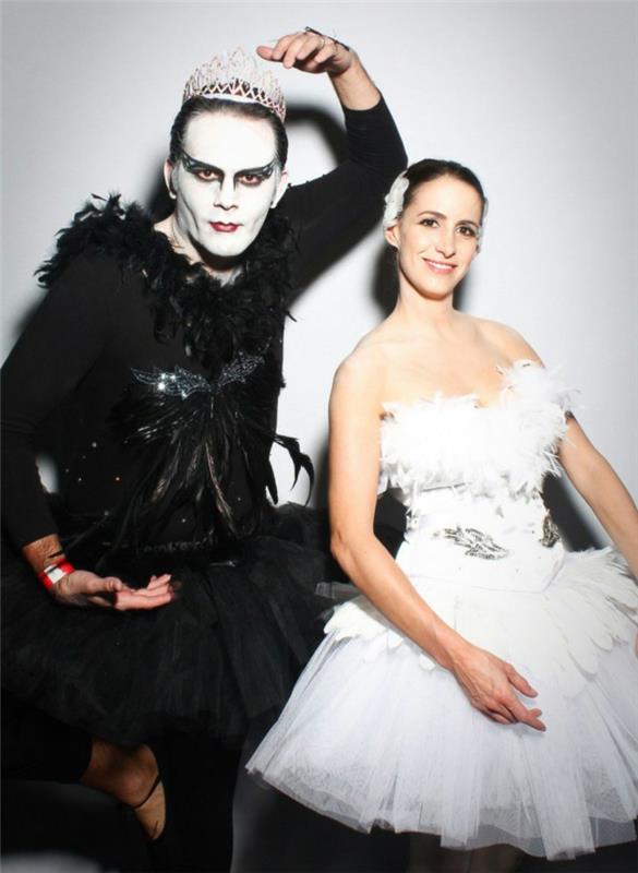 Halloween -puvut tekevät mustan joutsenen itse