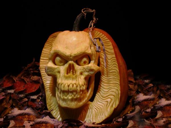 Halloween kurpitsa veistämällä taiteen hirviö