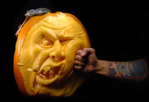 Halloween kurpitsa veistämällä tyyppi isku