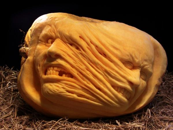 Halloween kurpitsa veistämällä tyyppi kaksi kasvot
